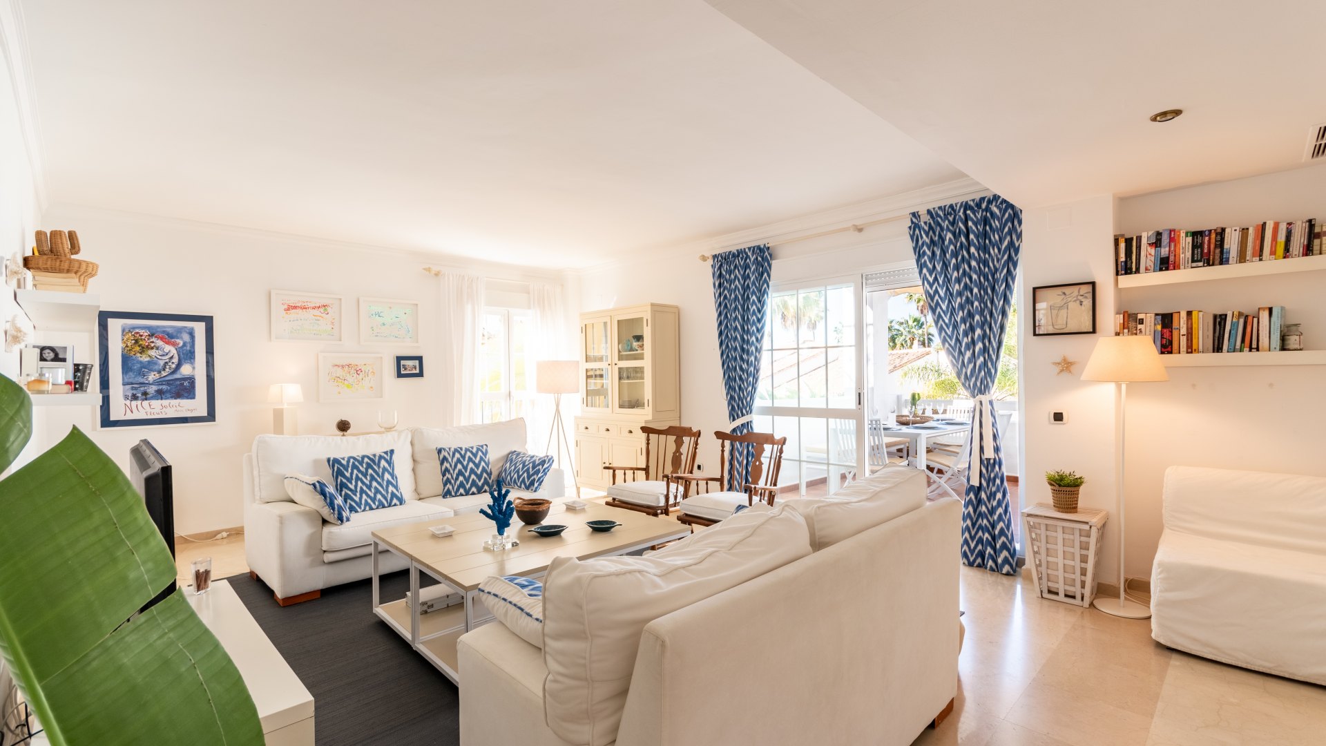 Apartamento de 2 dormitorios en primera línea de playa, Marbella