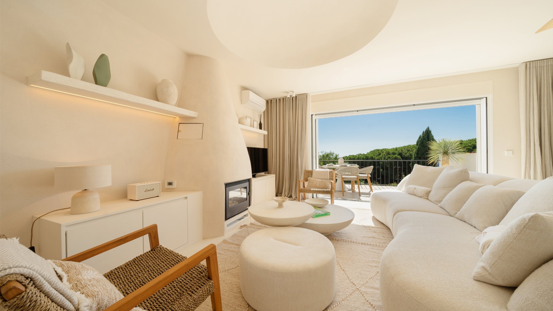 Modern house with private heated pool near Cabopino Beach, Artola