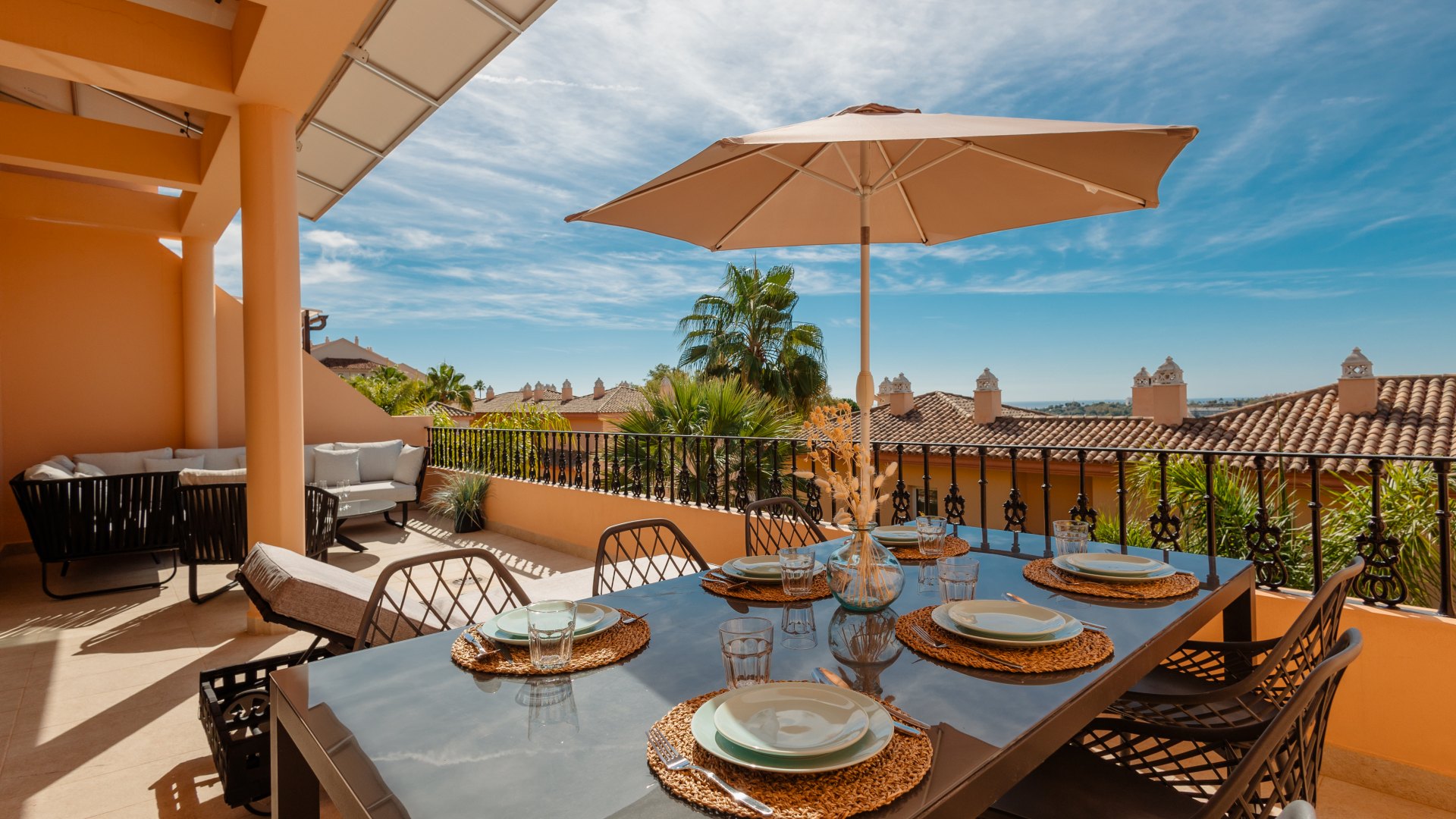 Exclusive duplex penthouse, FOR SALE, with large private terrace and panoramic sea views, in Vista Real, Nueva Andalucía