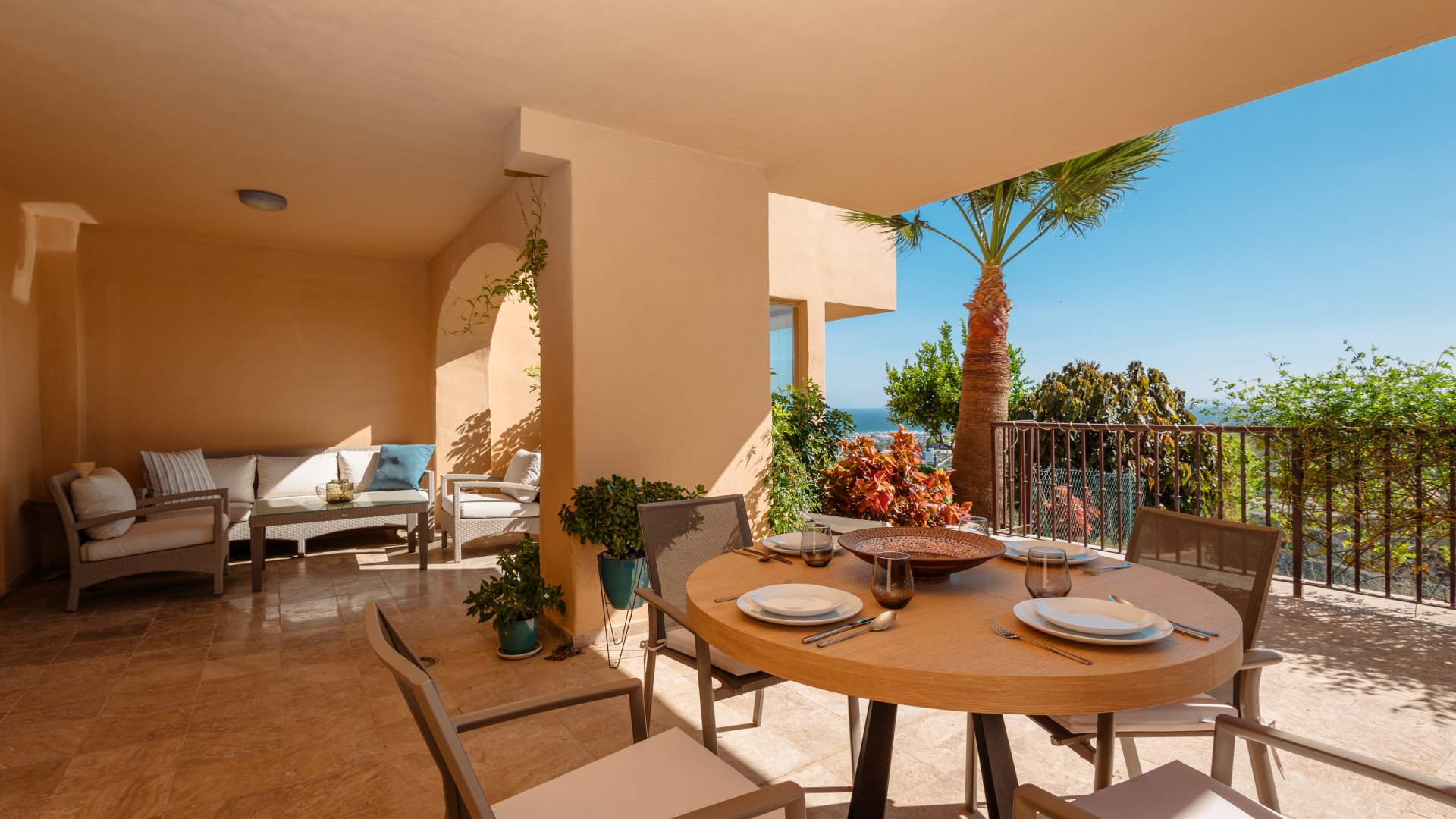 Beautiful apartment, FOR SALE, with private terrace in Benahavís, Marbella