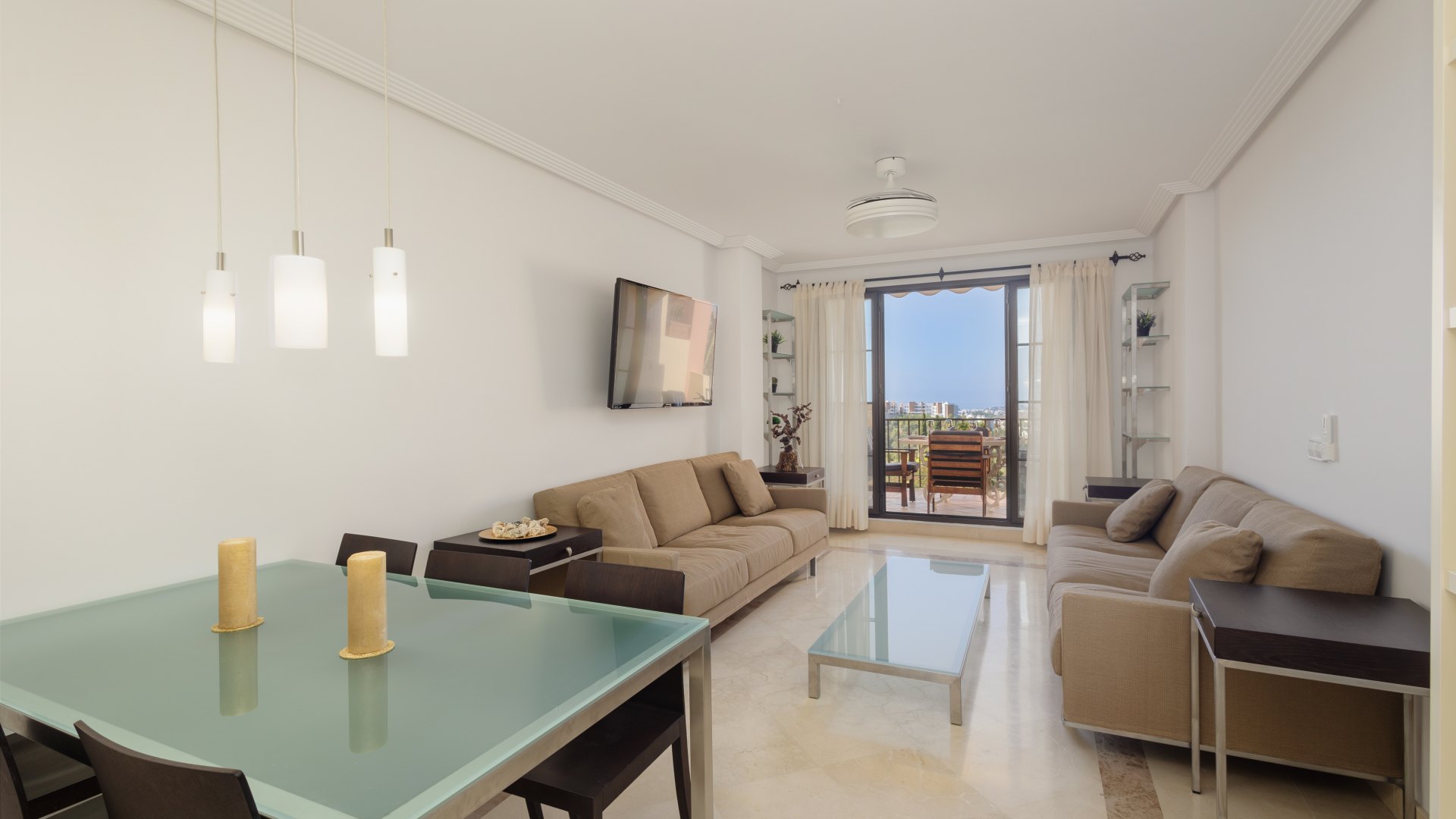 Front line golf apartment, with terrace, south facing and sea views, in Benahavís