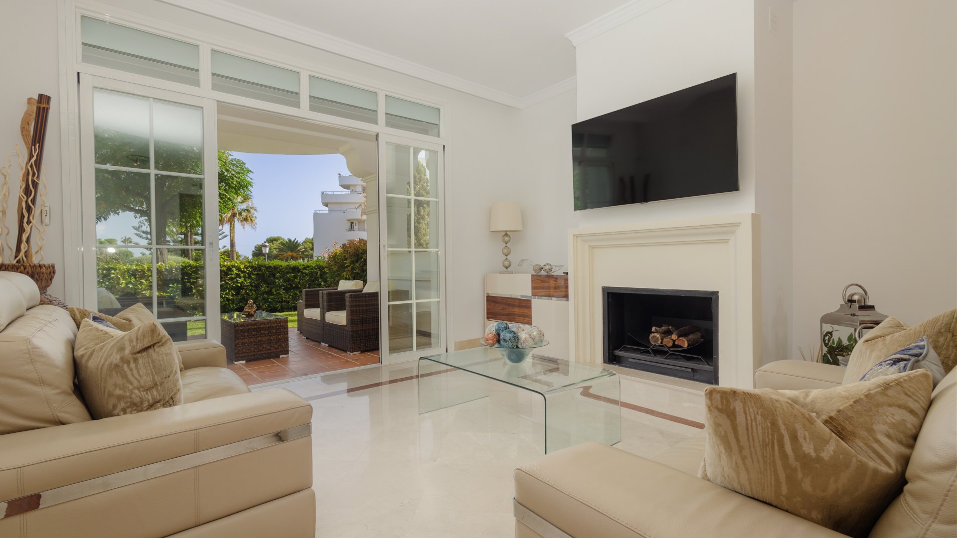 Apartamento, con gran terraza y jardín; cerca del golf y la playa, en Guadalmina, Marbella