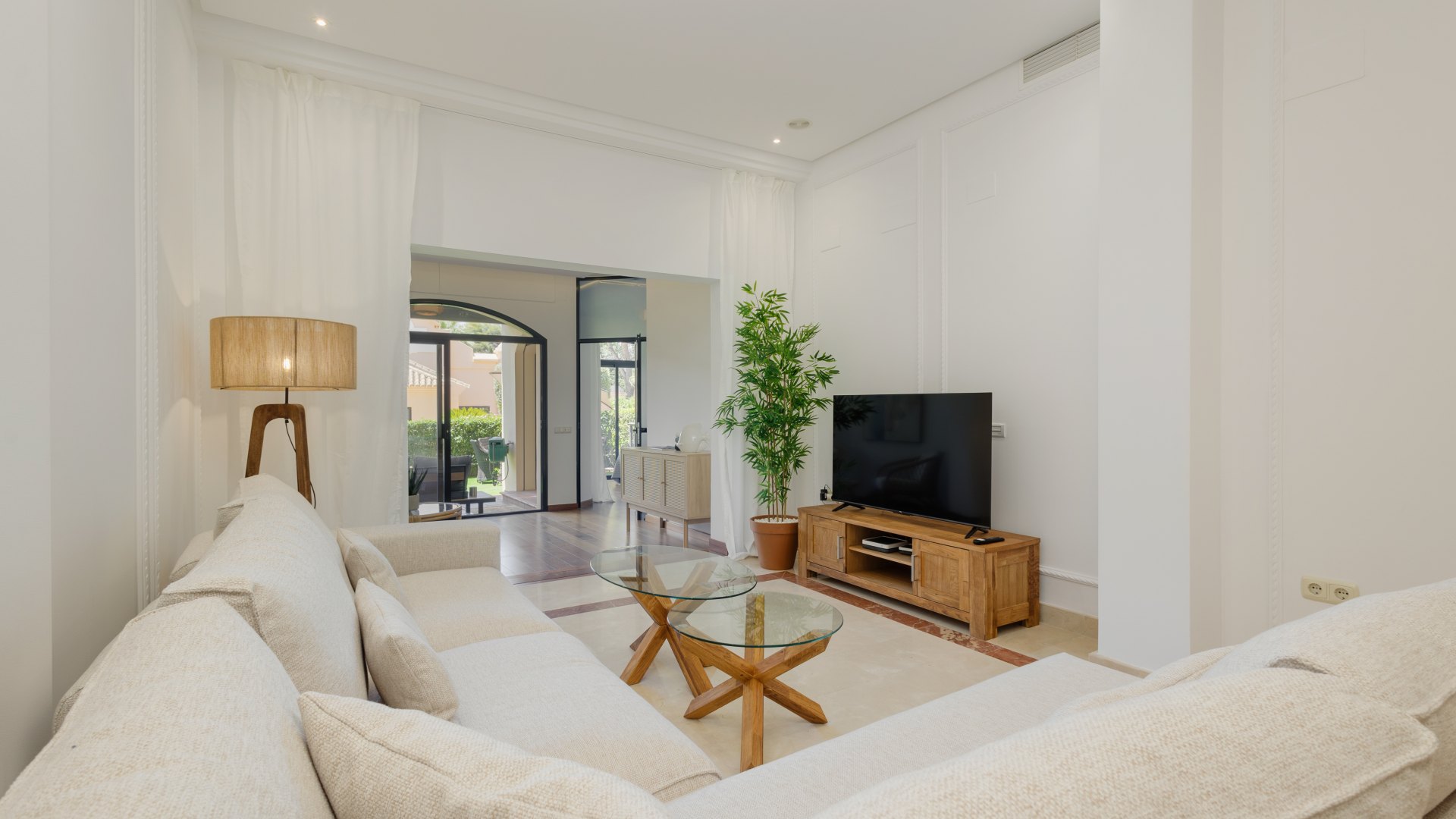3 bedroom apartment, with private garden and terrace, in Puerto Banús