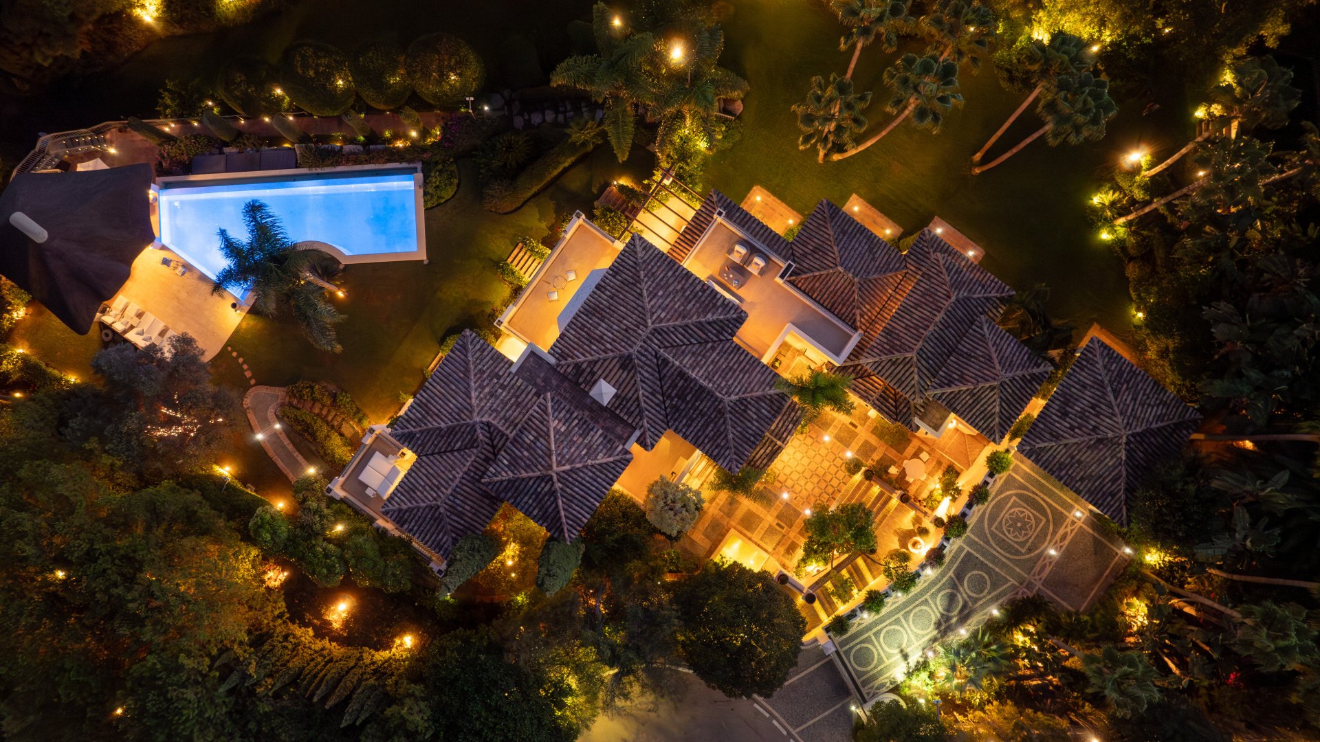 Villa mit 6 Schlafzimmern zum Verkauf | Lomas de Marbella Club, Goldene Meile | Meerblick, beheizter Pool