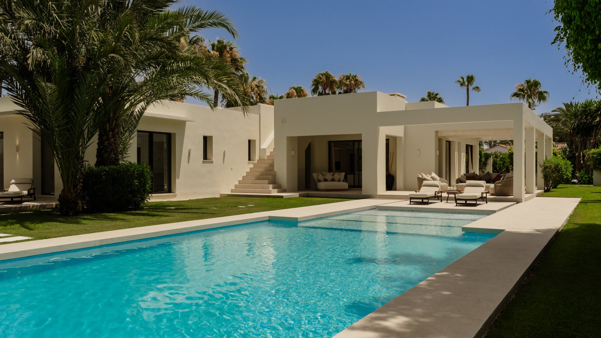 Villa Casa del Mar · Modern Luxury walking distance to the Beach in Marbesa, Marbella