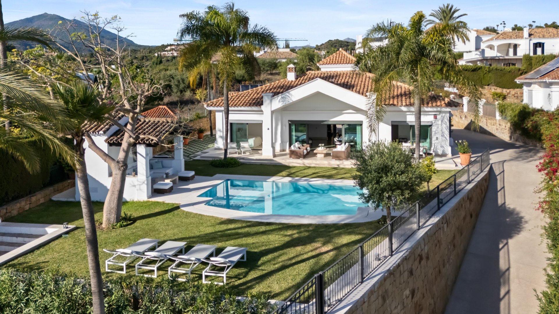 Villa La Perla | 4-Schlafzimmer Villa zu verkaufen | Haza del Conde, Nueva Andalucía | Privatpool, Golftal