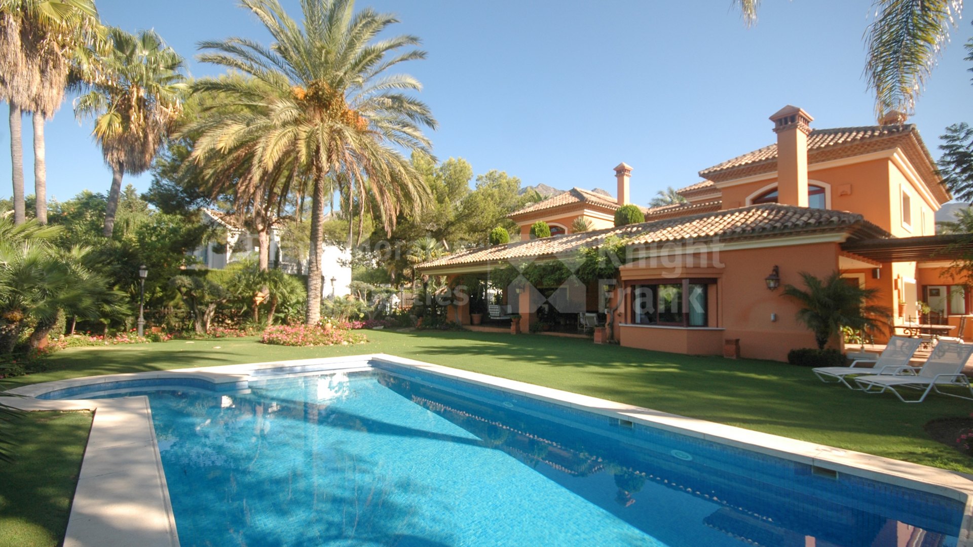 Villa zum Verkauf in Altos Reales, Marbella Goldene Meile