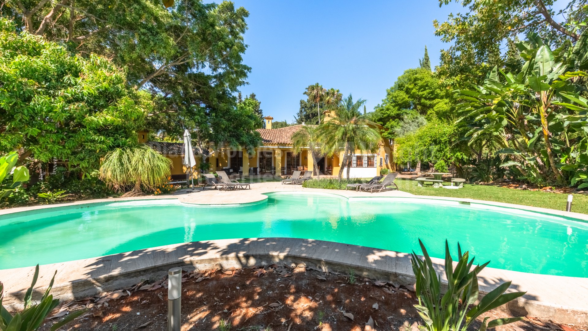 Villa frente al Campo de Golf El Paraíso