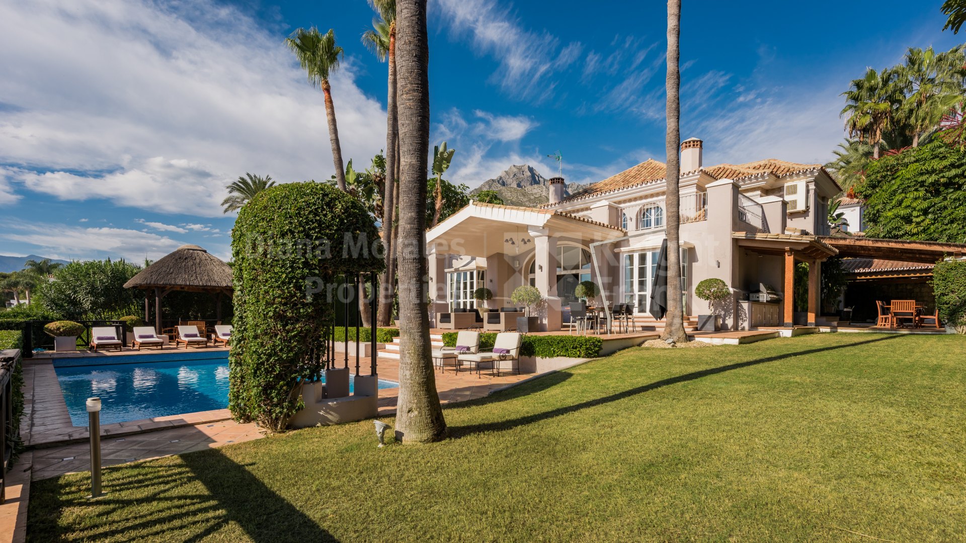 South facing Sierra Blanca villa with exquisite design