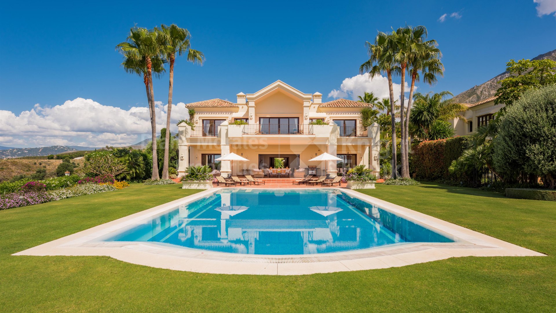 ВИЛЛА НА ПРОДАЖУ В MARBELLA HILL CLUB, MARBELLA GOLDEN MILE