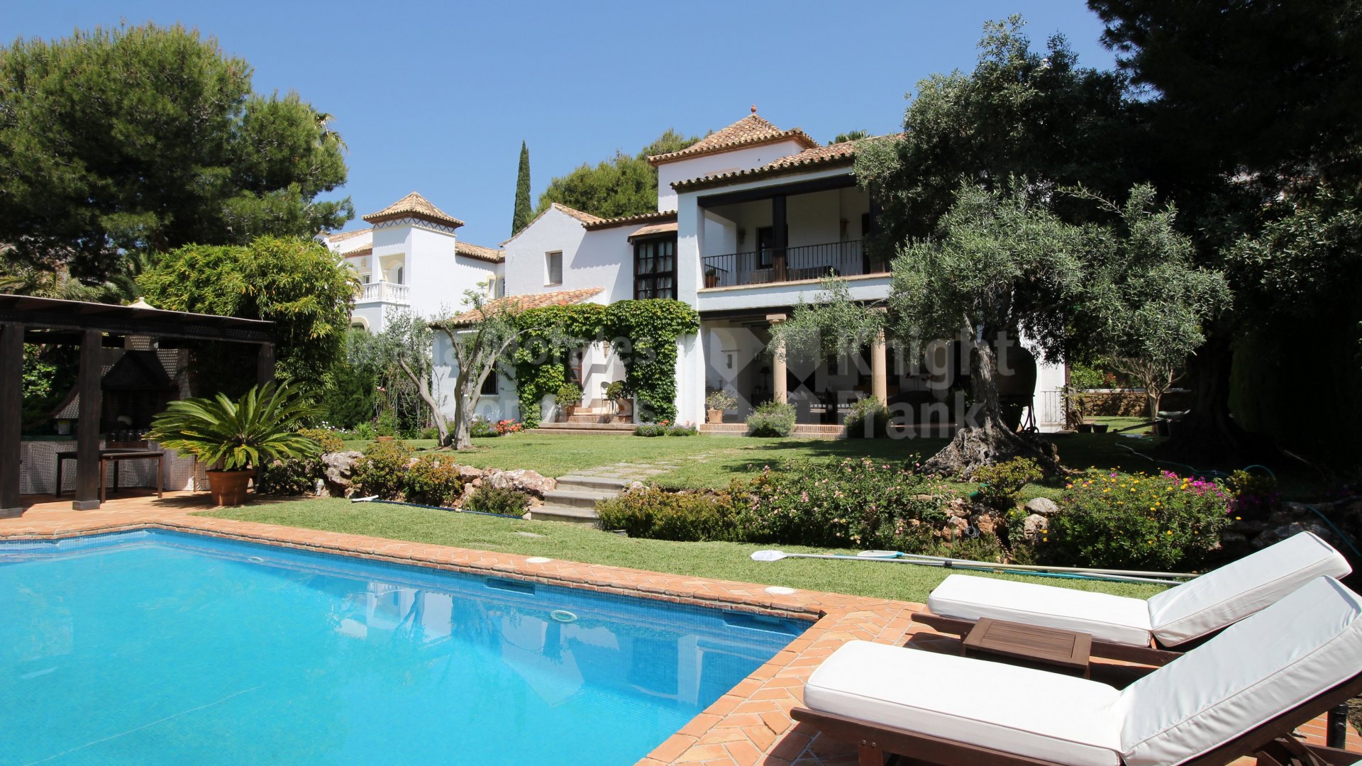 Sierra Blanca, Sehr private Villa mit andalusischem Charme