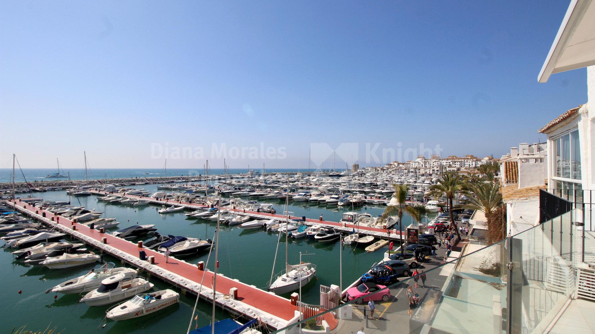 Puerto Banus, Frontline Apartment in the port with sea views