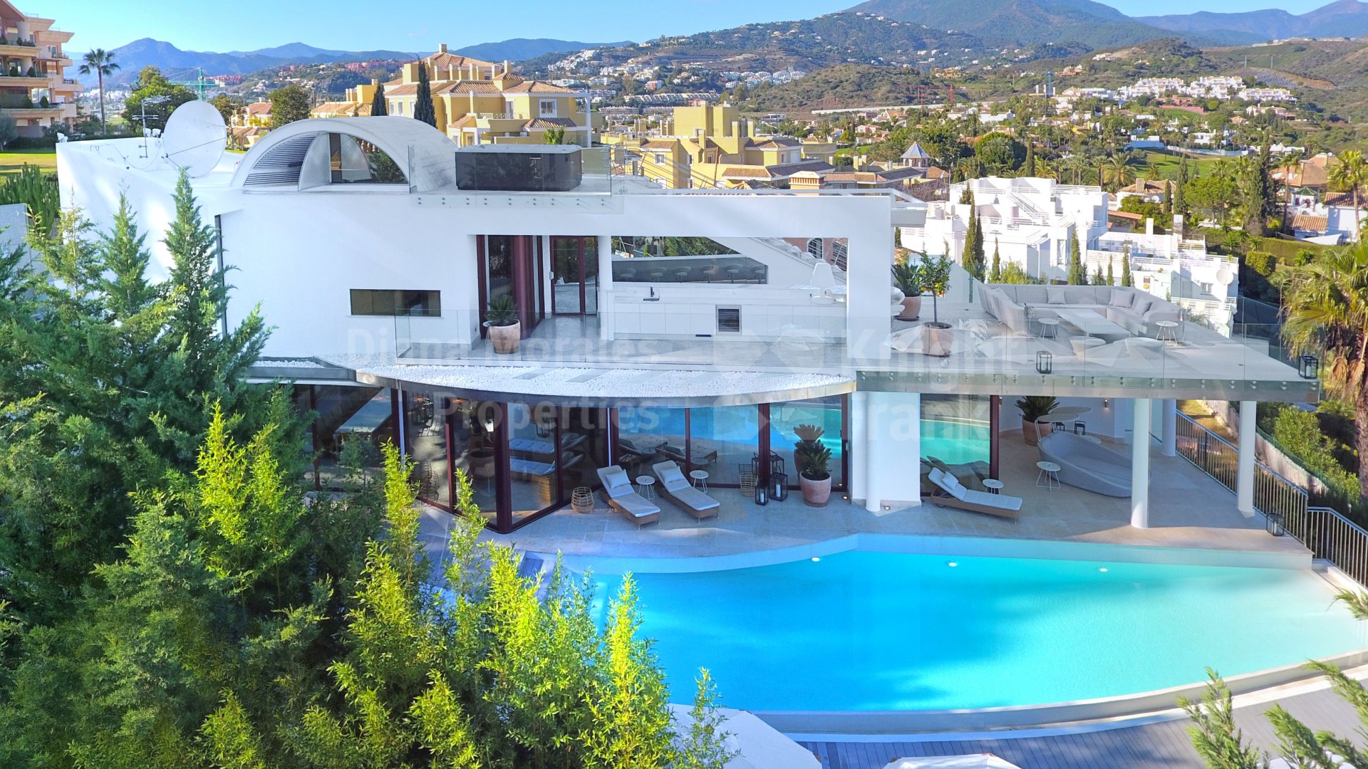 Villa de estilo ultra moderno en alquiler en Nueva Andalucía