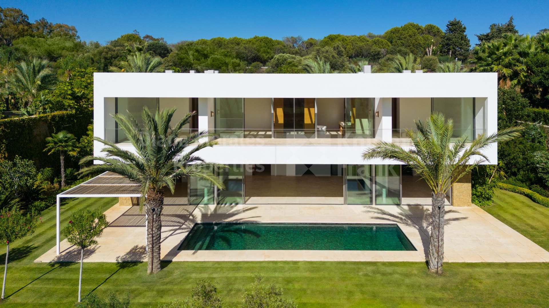 Villa de style moderne face au parcours de golf à Finca Cortesin