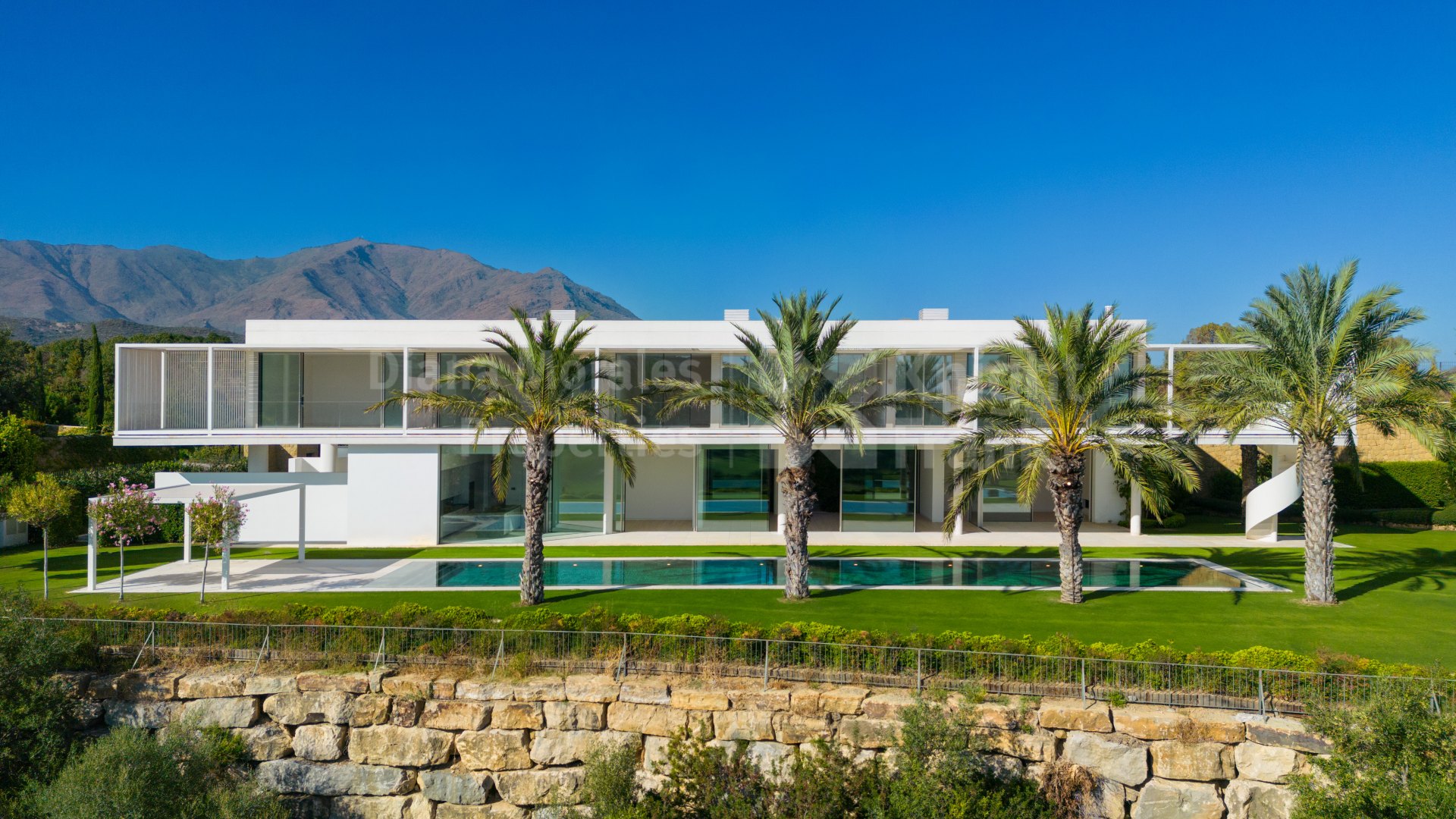 Finca Cortesin, Villa de style minimaliste près du terrain de golf