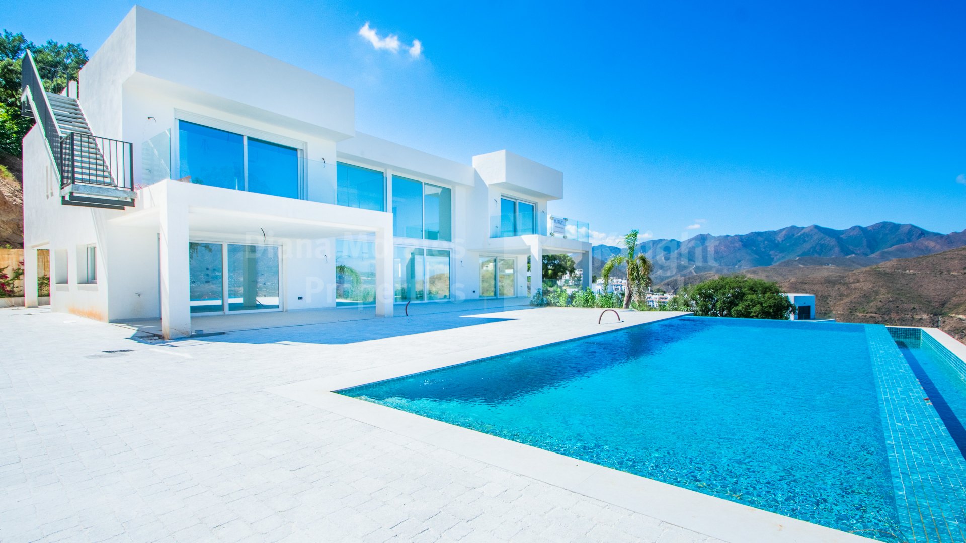 Villa de luxe avec vue imprenable à La Mairena, Marbella