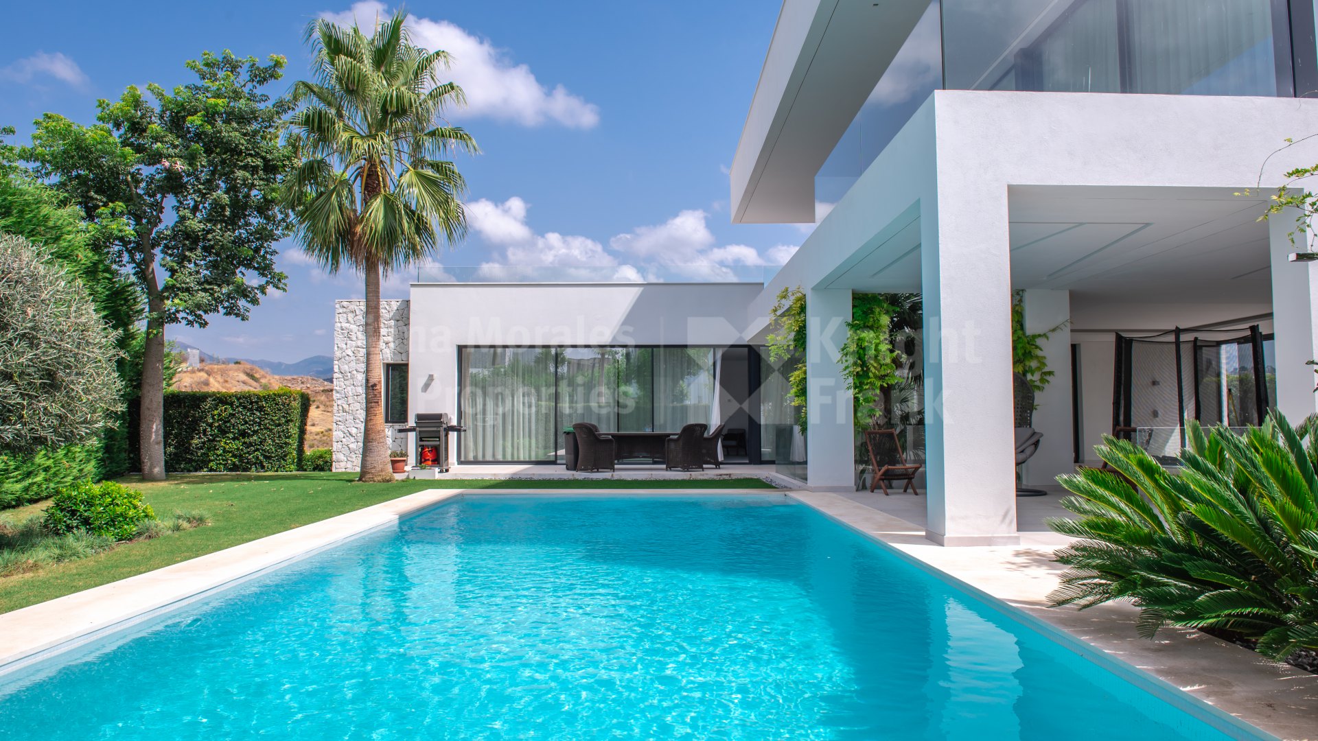 La Alqueria, Newly built modern style house
