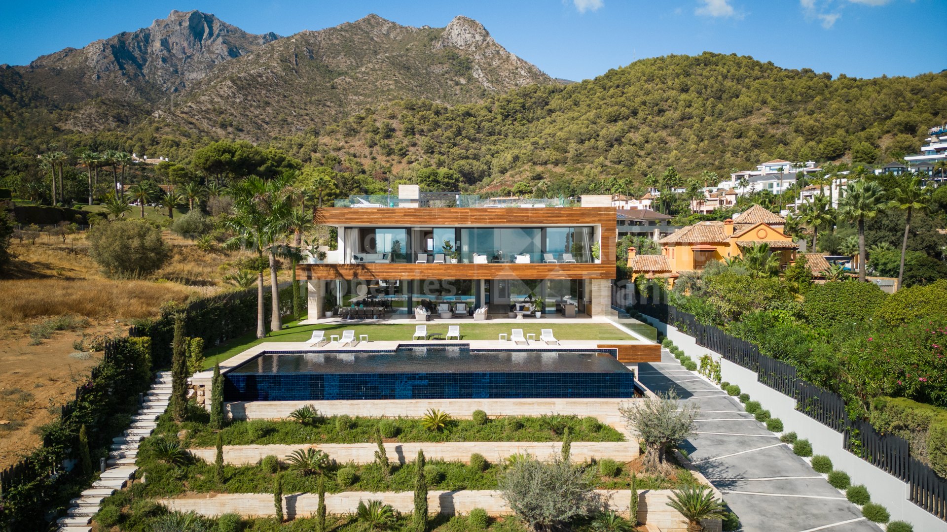 Einzigartige Design-Villa in Cascada de Camoján