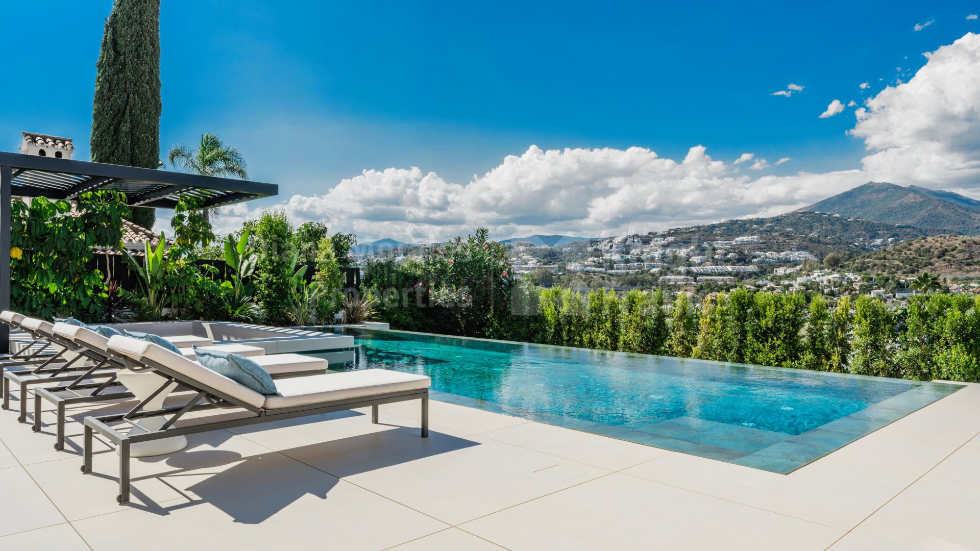 Los Naranjos Golf, Villa moderne avec vue sur le terrain de golf