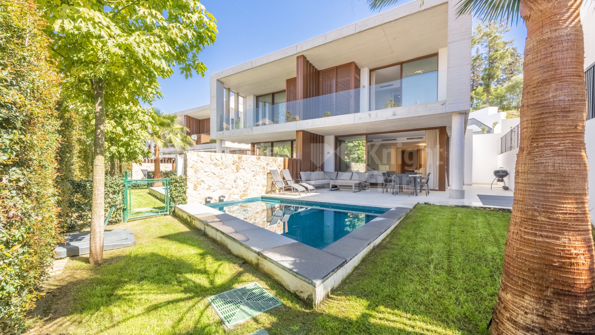 Marbella Golden Mile, Semi detached villa with private pool in The Golden Mile of Marbella