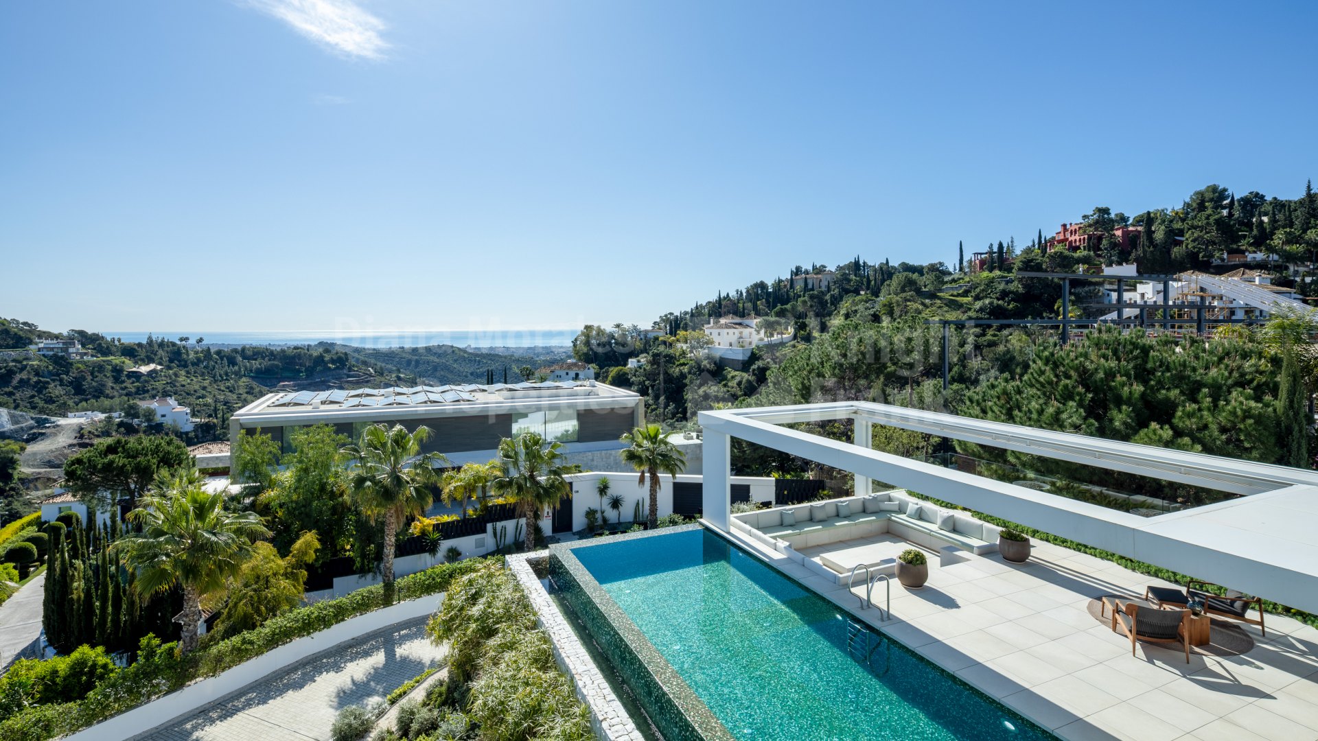 Sensationelle Villa in geschützter Wohnanlage El Madroñal