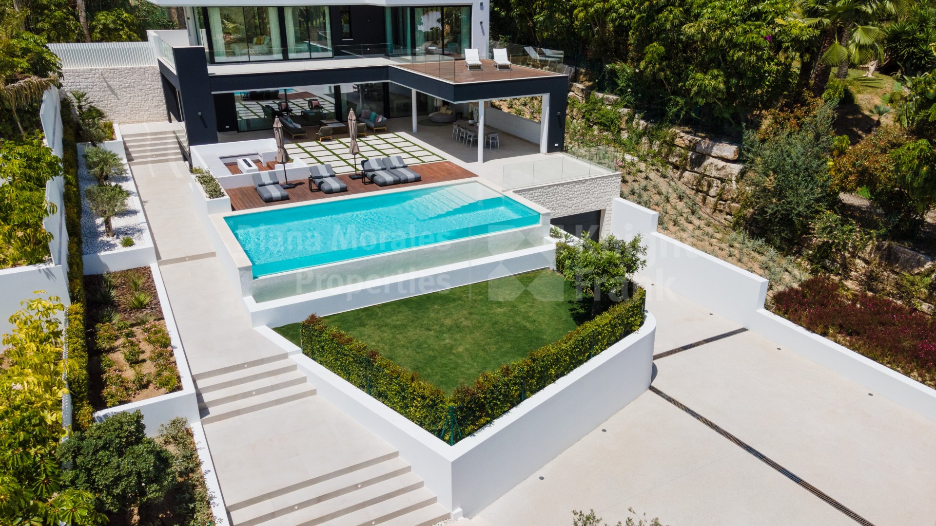 Las Brisas, Luxurious 5-bedroom villa in the Golf Valley