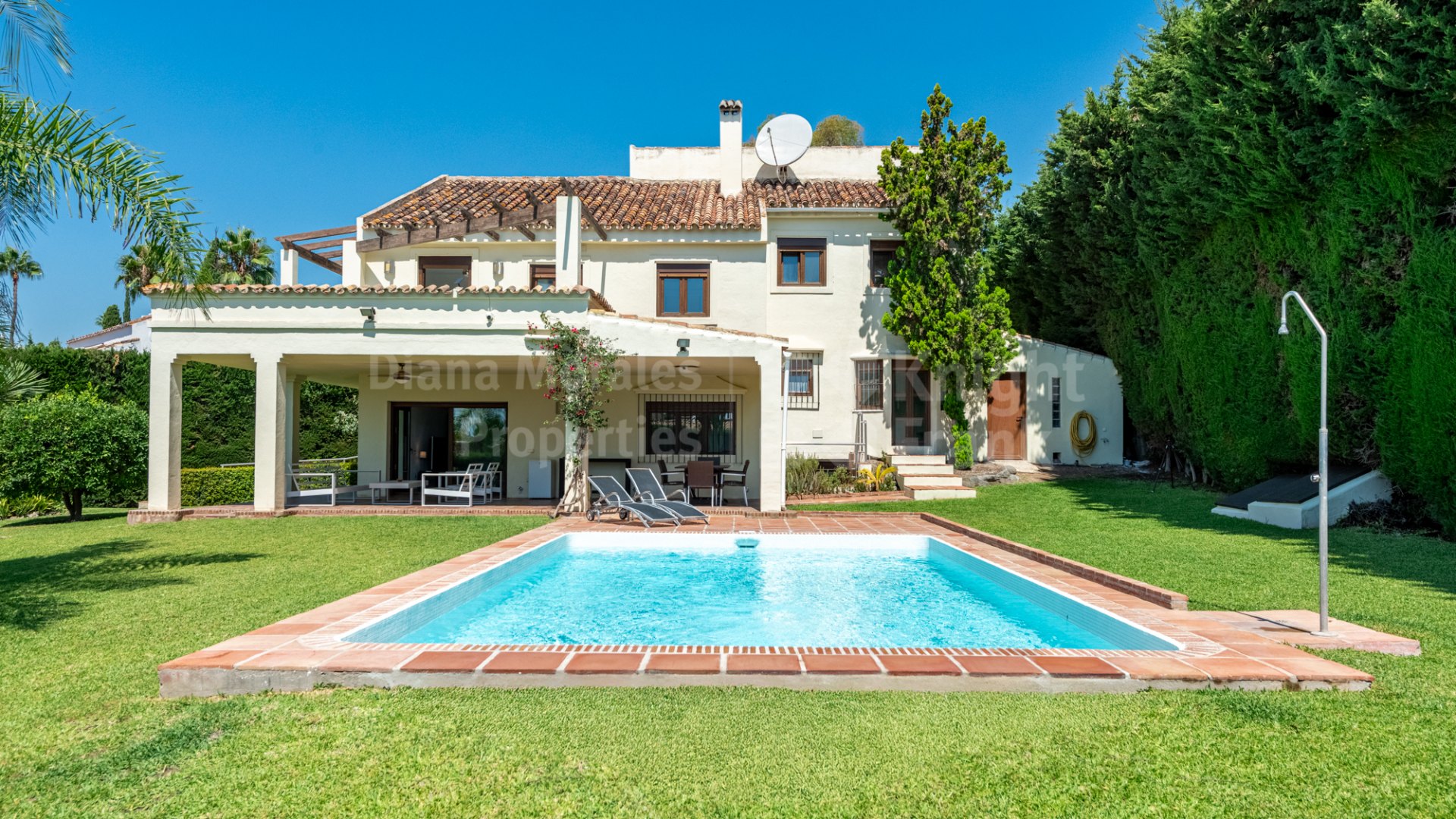 Villa avec vue sur la mer à vendre à Nueva Andalucía