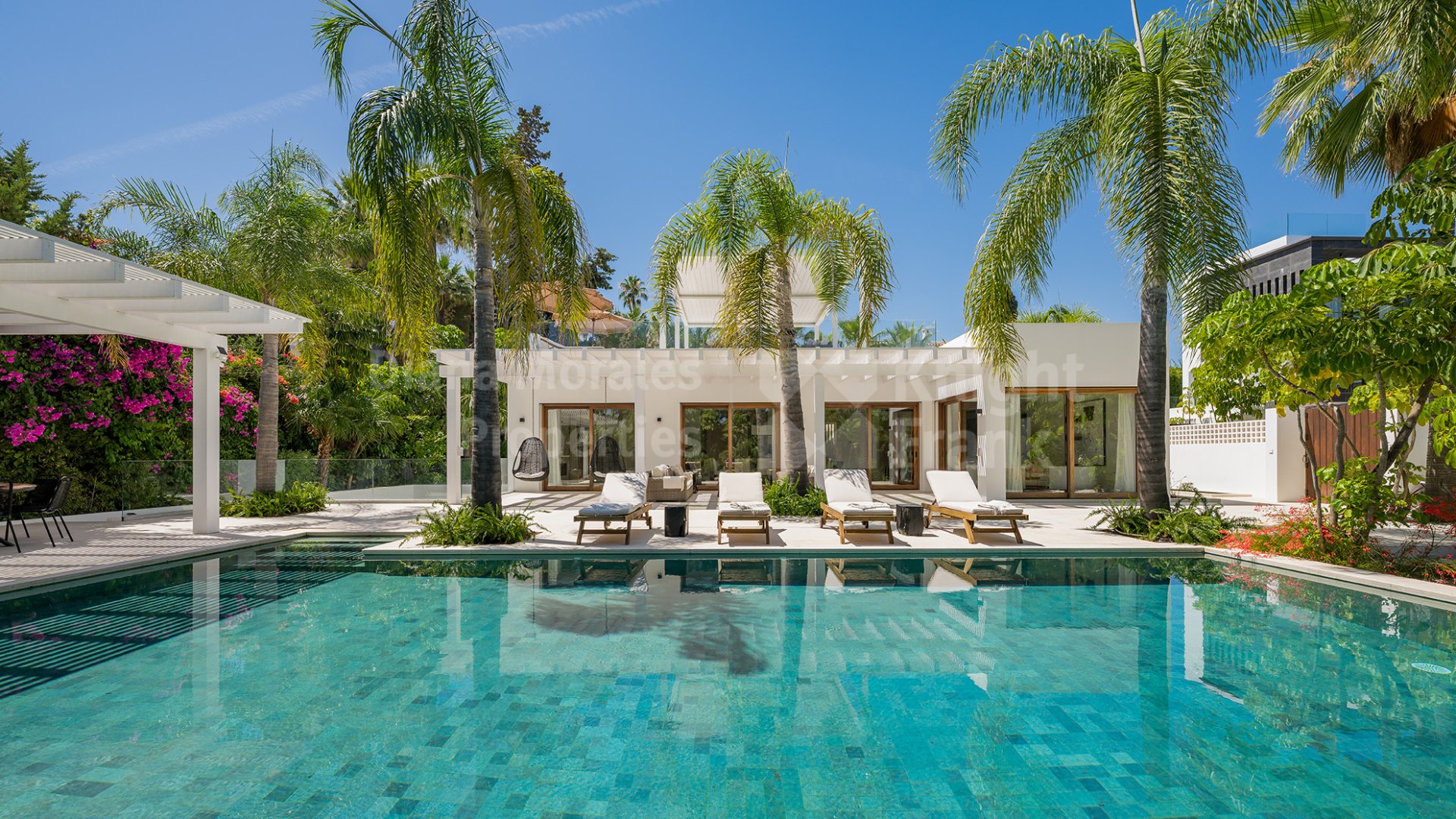 Las Brisas, Balinesisch inspirierte Villa im Herzen des Golf Valley