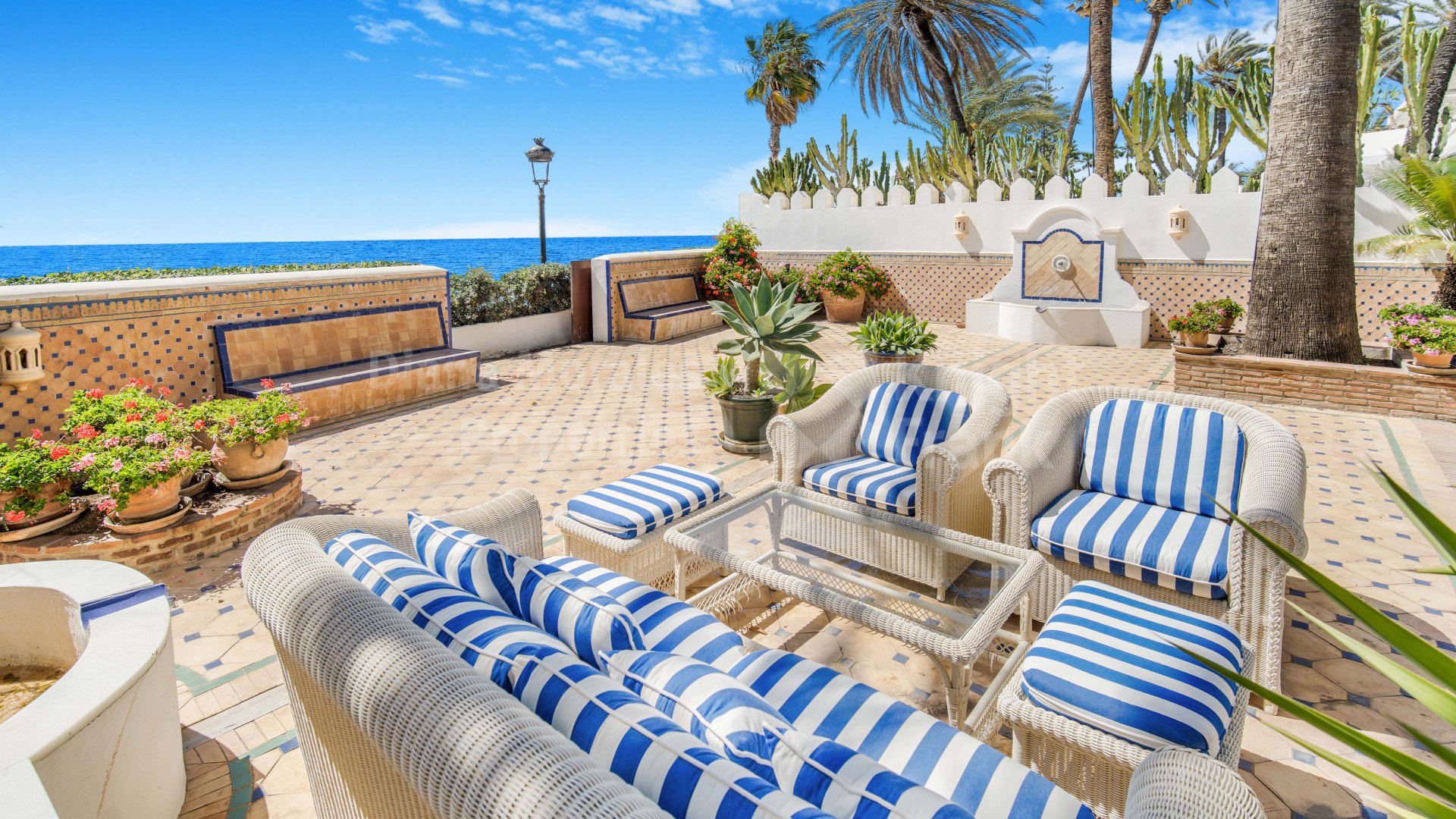 Marbella Goldene Meile, Villa am Strand mit Zugang zur Strandpromenade