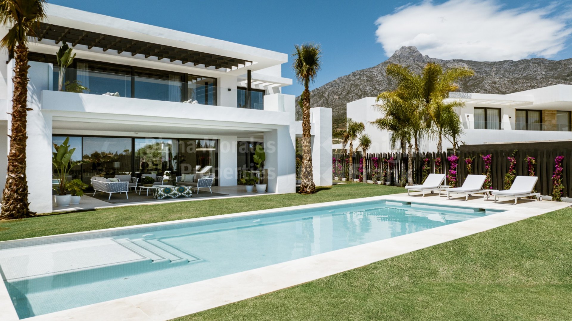 Marbella Goldene Meile, Moderne Villa mit fünf Schlafzimmern in Lomas del Virrey