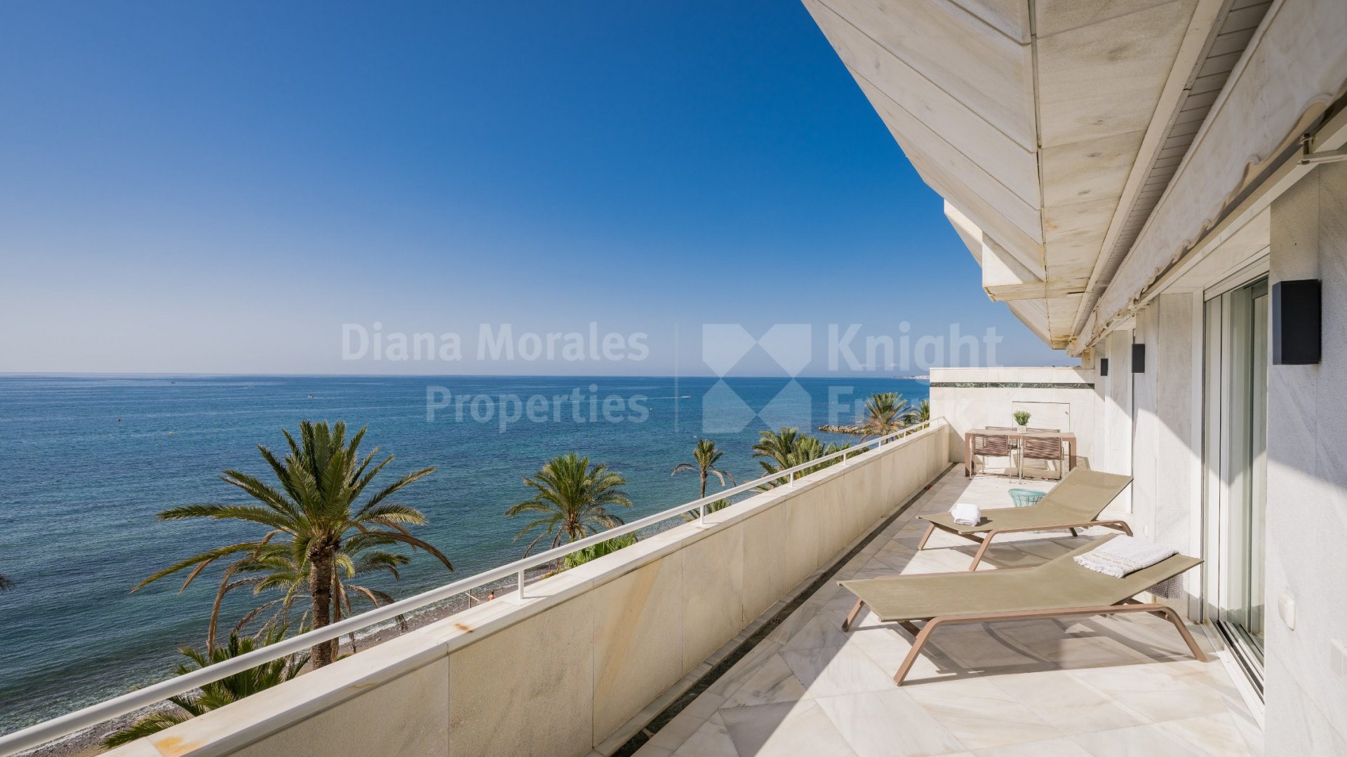 Apartamento en primera línea de playa en Mare Nostrum, Marbella Milla de Oro