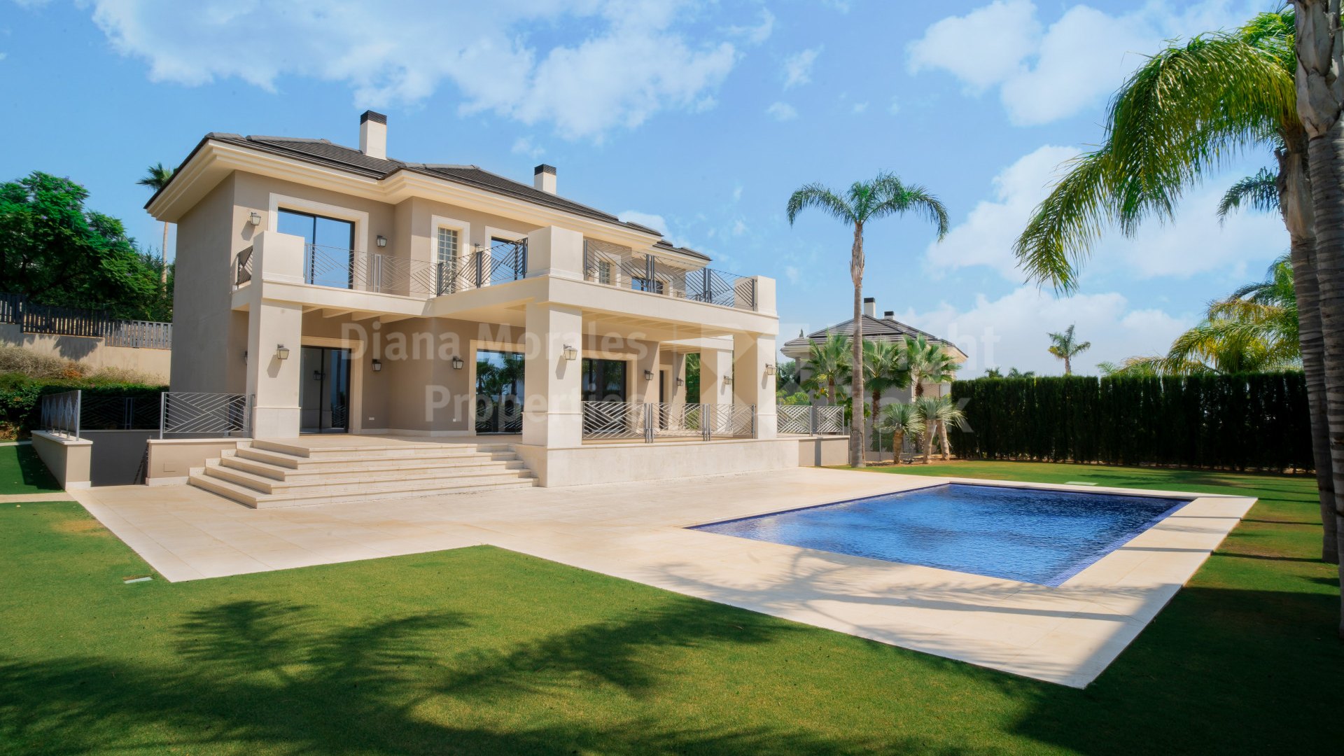 Comfortable six bedroom villa in Los Flamingos, East Estepona