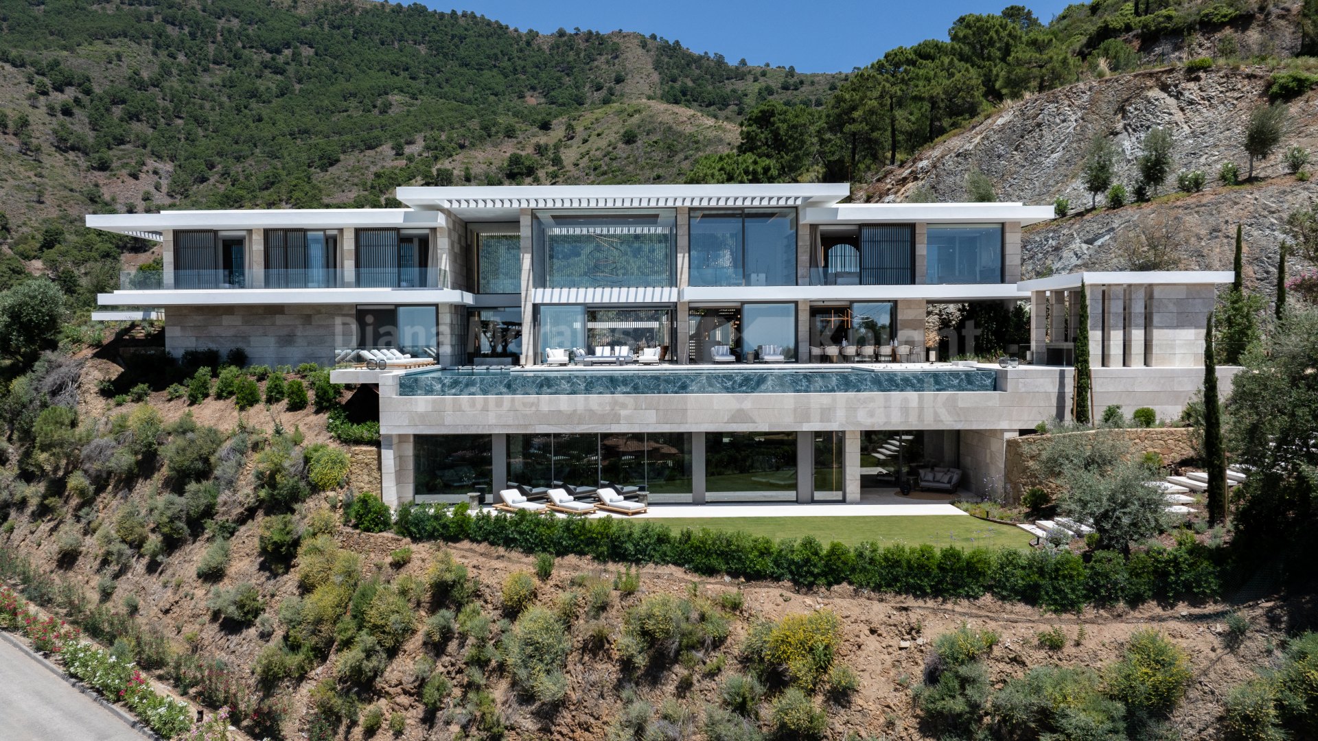 Modern and stylish villa in La Zagaleta