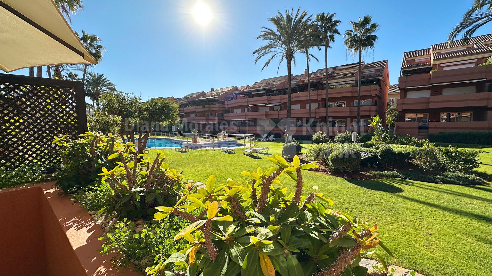 El Embrujo Playa, Beachside two-bedroom west facing apartment near Puerto Banus