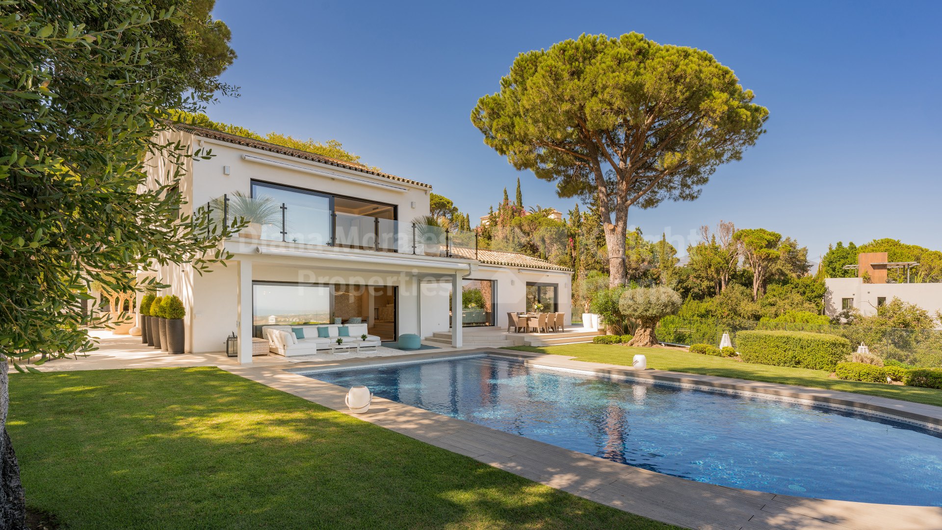 El Madroñal, Exquisitely renovated eight bedroom modern villa with sea views