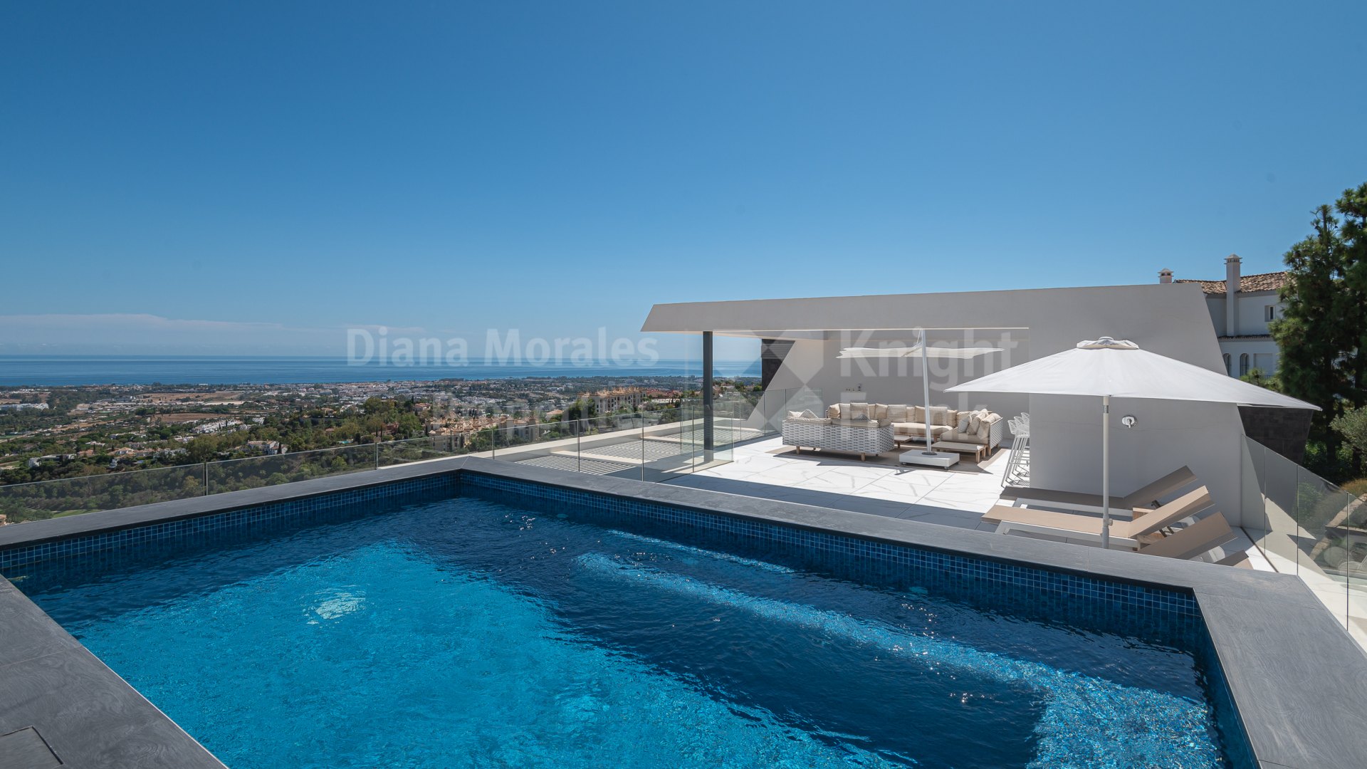 Byu Hills, Luxury penthouse with panoramic views in Benahavis