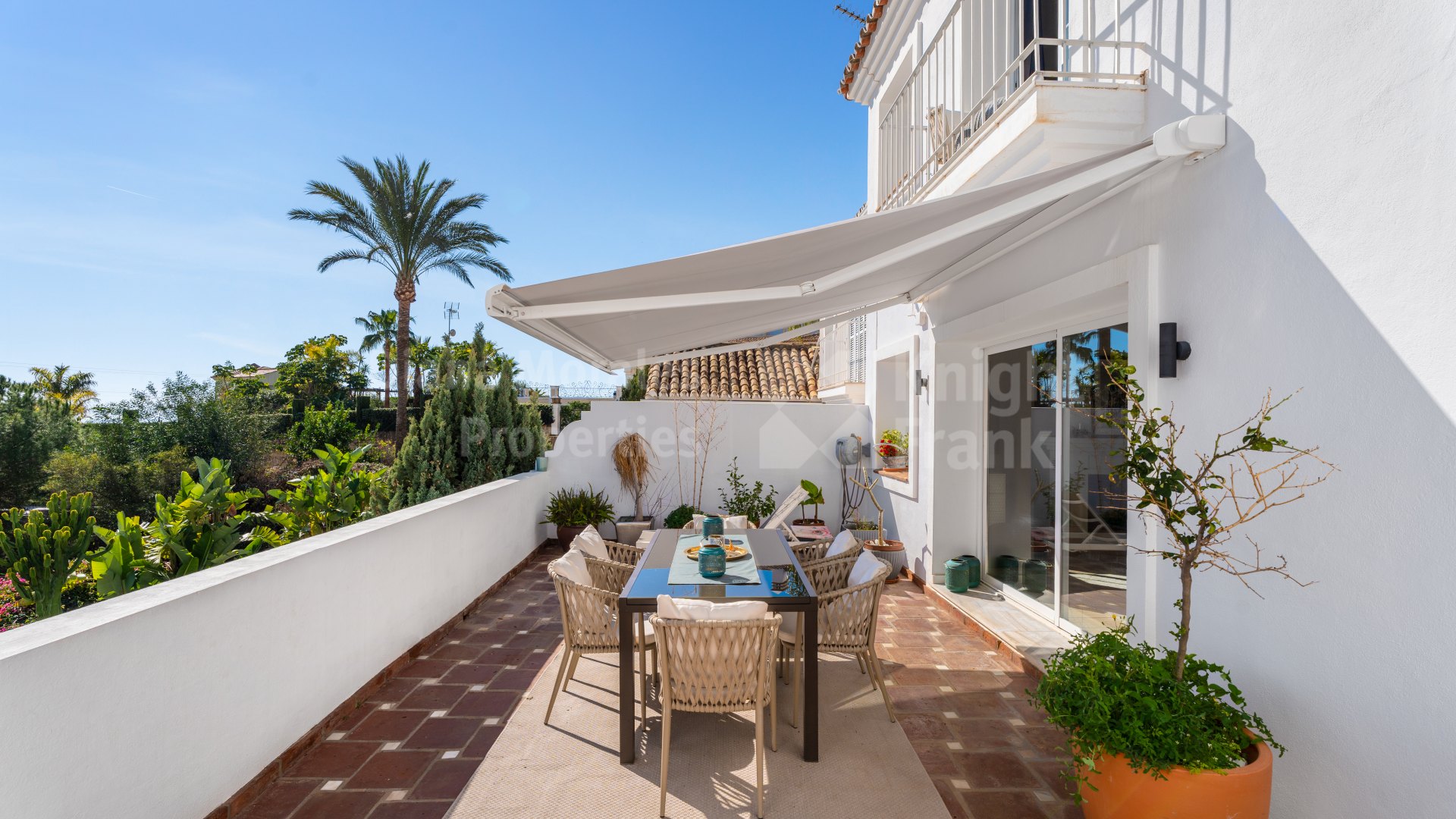 Three-bedroom southeast facing townhouse in Marbella Hill Club