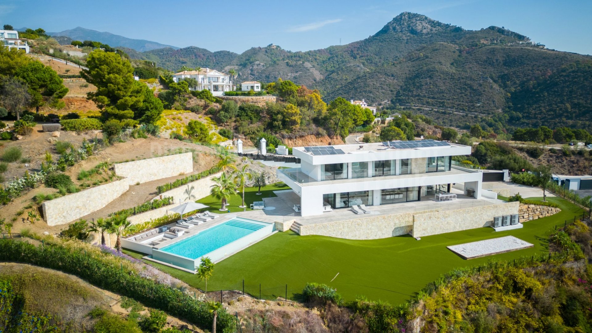 South facing. modern villa with panoramic views in Monte Mayor