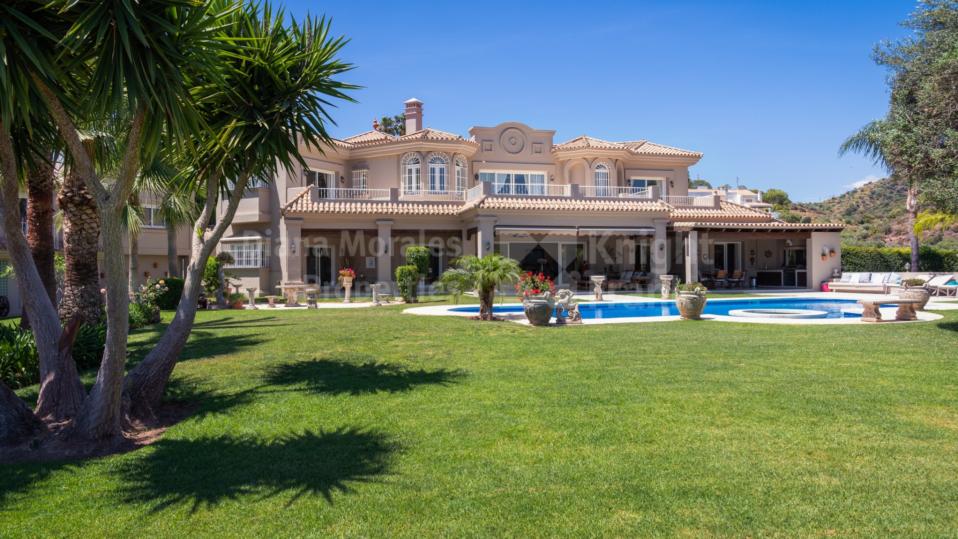 Nueva Andalucia, Villa Zanalita, villa clásica en La Cerquilla