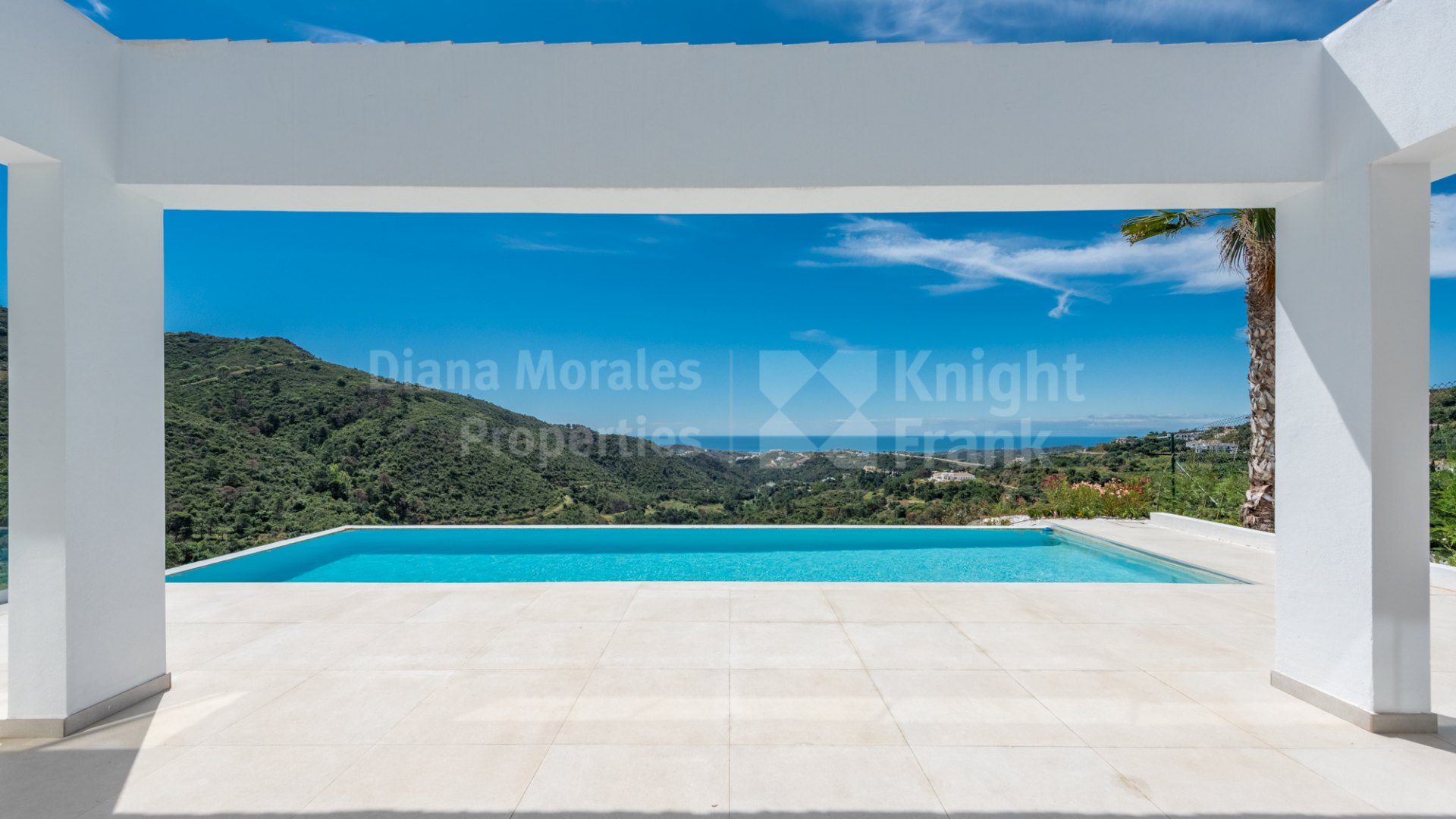 Villa with sea views in Monte Mayor for sale