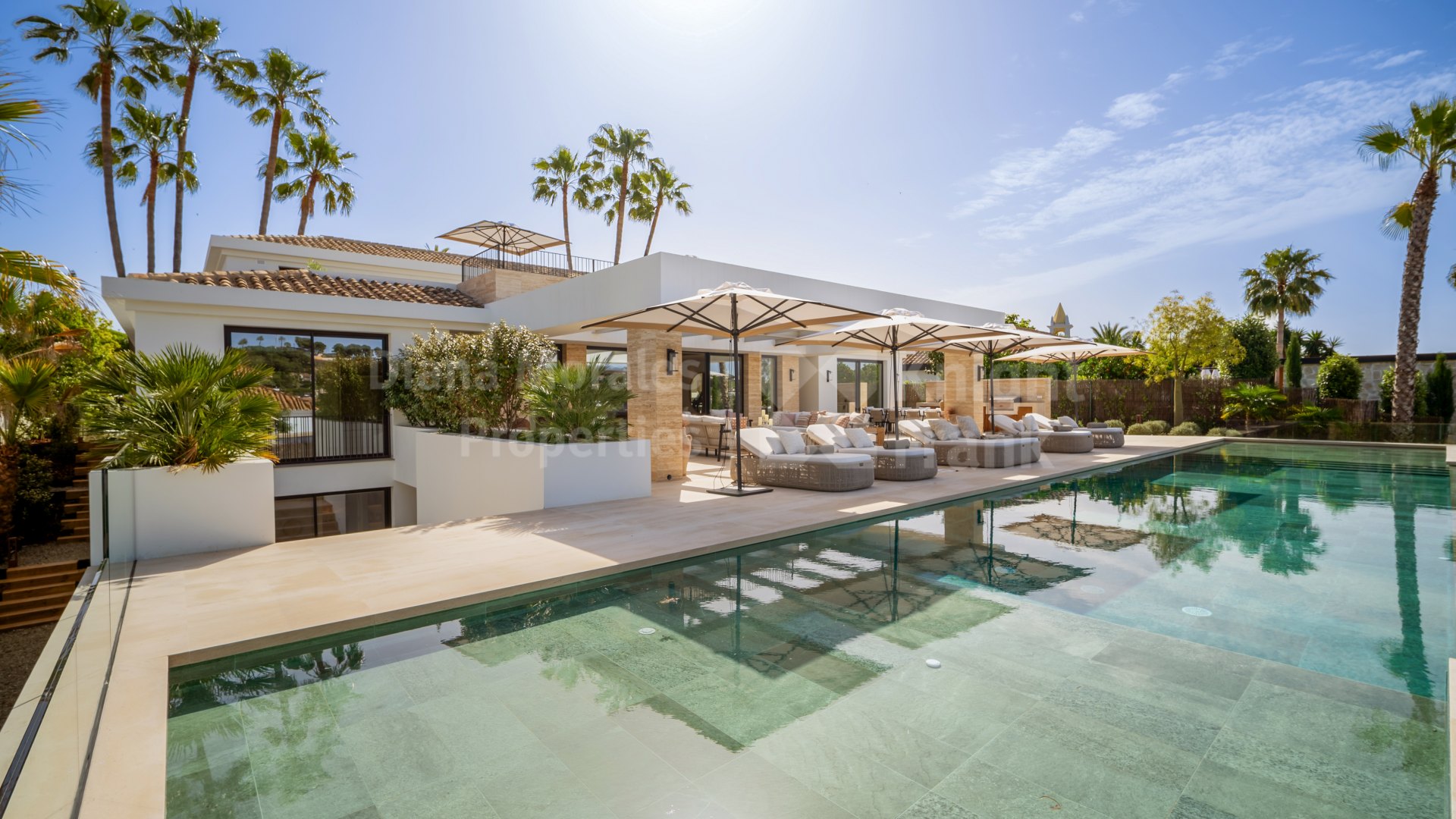 Aloha, Villa Azteca, impressive villa in the Golf Valley
