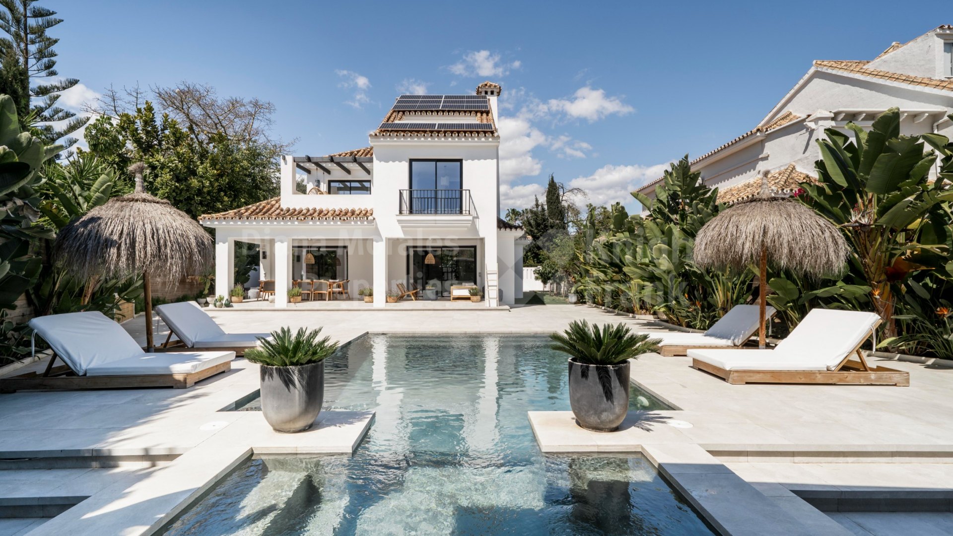 Parcelas del Golf, Villa Alba, ein zeitgenössisches, andalusisch inspiriertes Haus in Nueva Andalucía