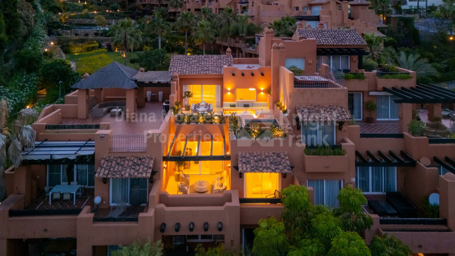 Alminar de Marbella, Alminar 911, penthouse en duplex entièrement rénové dans la vallée du golf