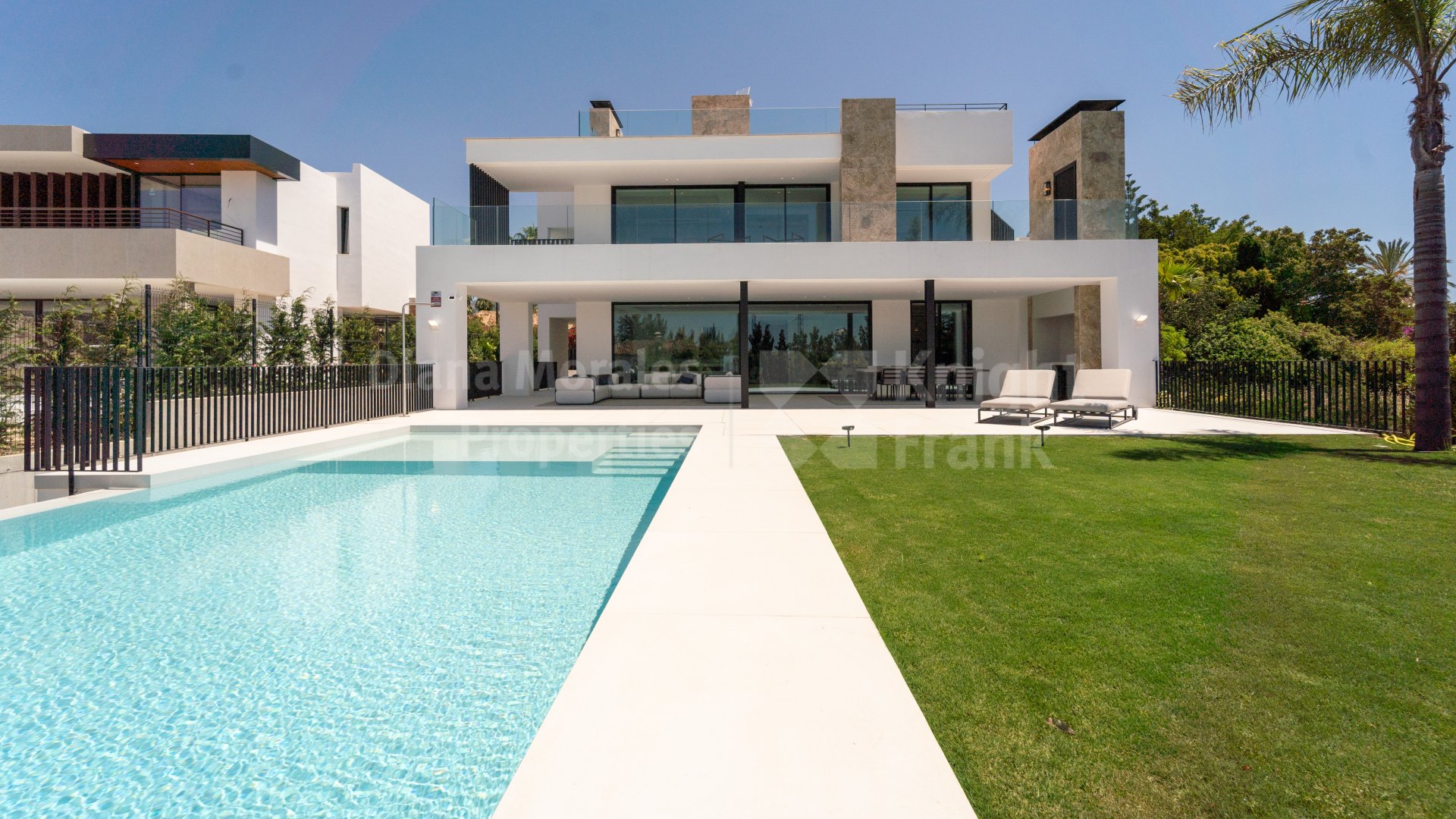 Villa a estrenar en Los Naranjos