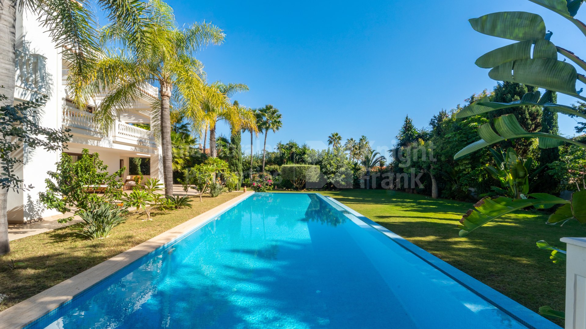 Beachside 7-bedrrom villa in Casasola, close to Guadalmina golf course