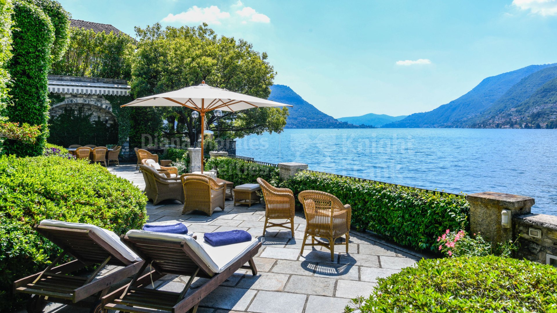 Pognana Lario, Distinguida residencia en Lago Como con muelle privado y casa de invitados