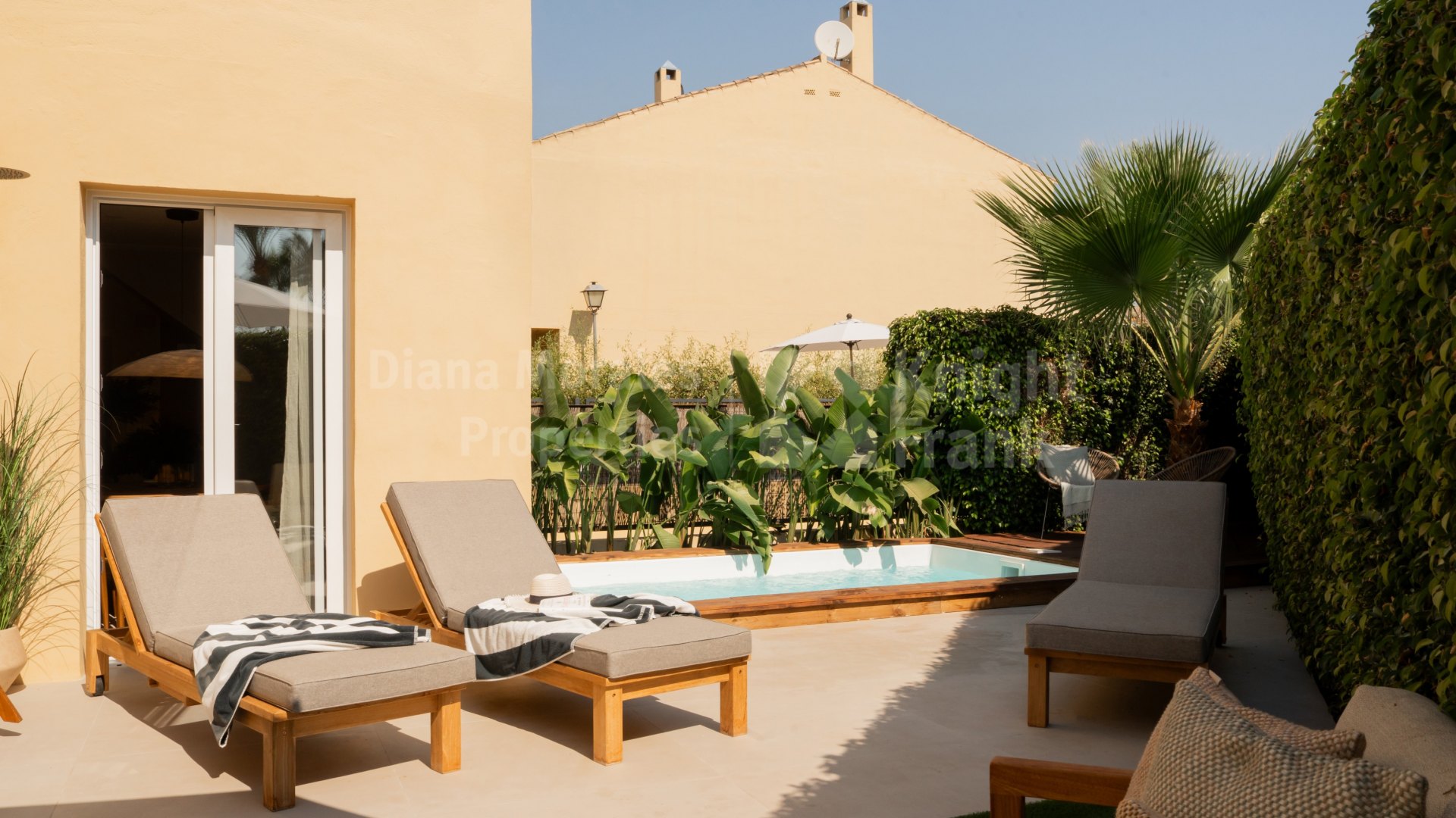 Azalea Beach, Casa Playa, beautiful four-bedroom townhouse very close to the sea with private pool