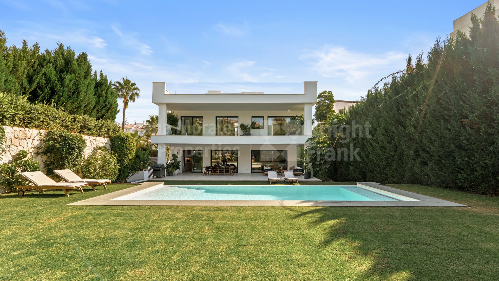 Puerto Banus, Villa Jardín, una casa luminosa y bien conectada
