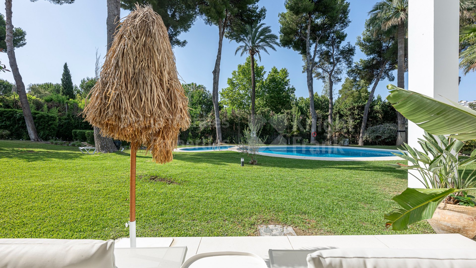 Atalaya de Rio Verde, Villa de estilo mediterráneo con toques Boho Chic