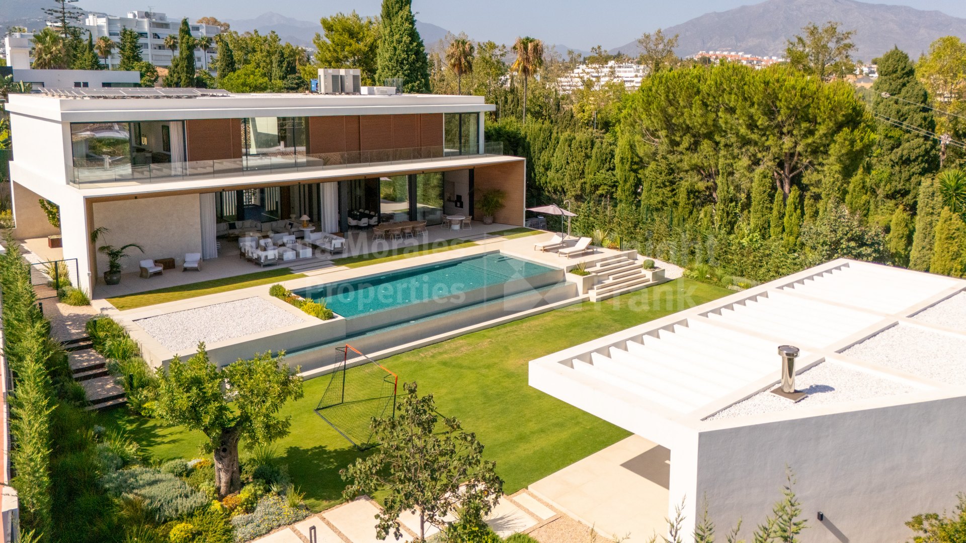 Guadalmina Alta, Guadalmina 720, modernes Design mit mehr als 1.000 m² bebauter Fläche